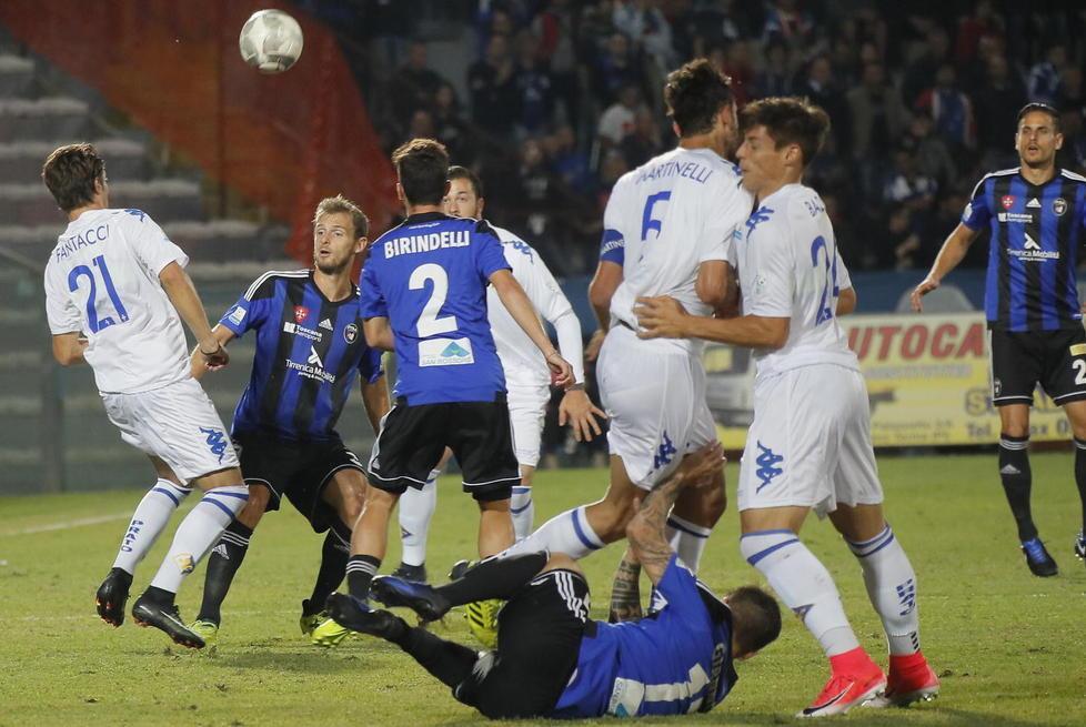 Sugli spalti di Pontedera una valanga nerazzurra 