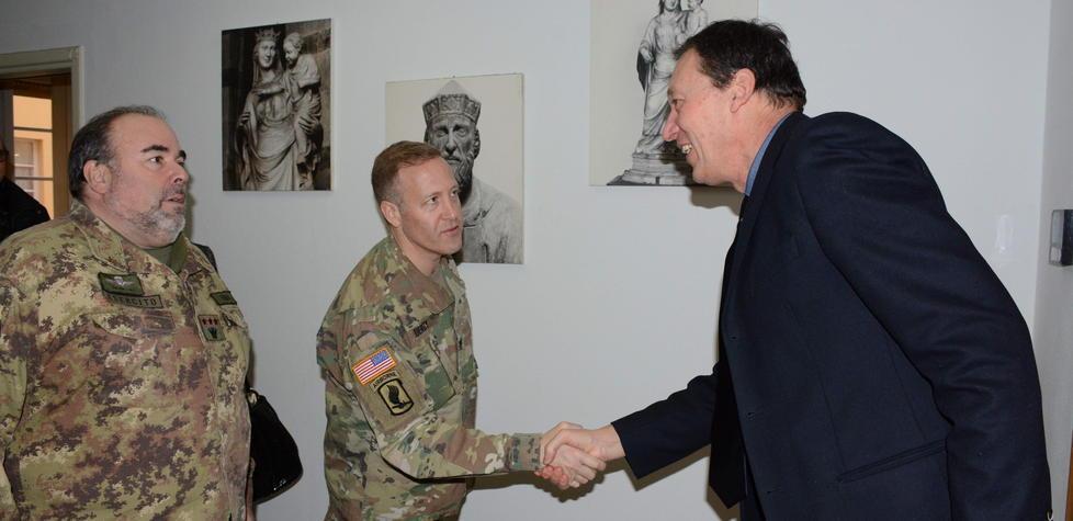 I vertici di Camp Darby in questura