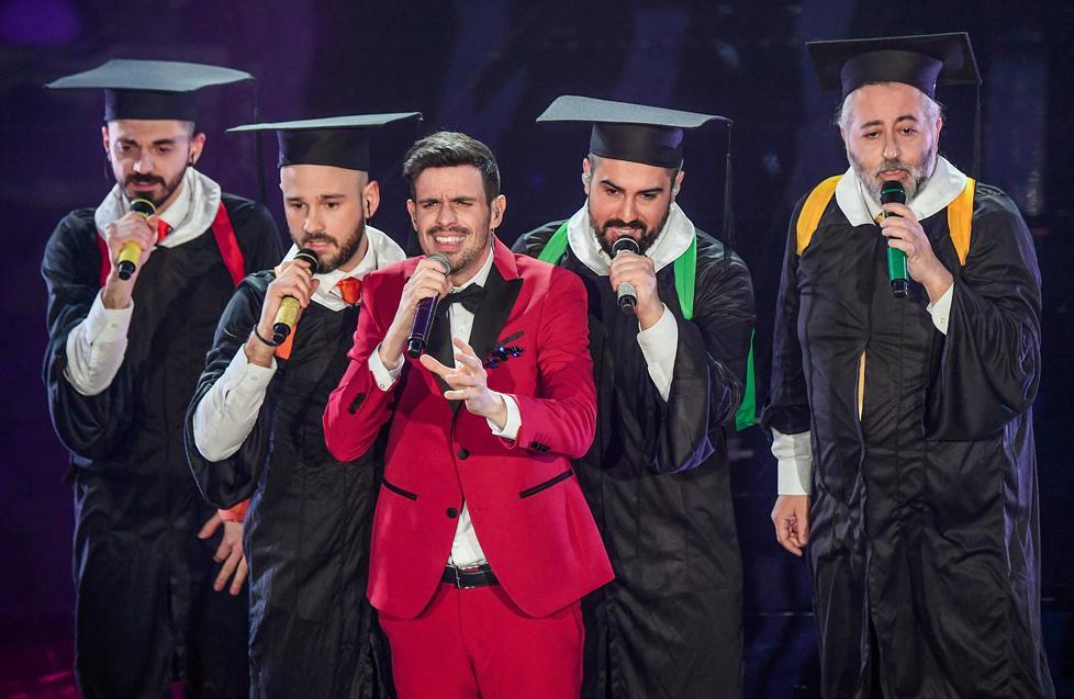Congiuntivo show Lorenzo Baglioni accende l’Ariston 