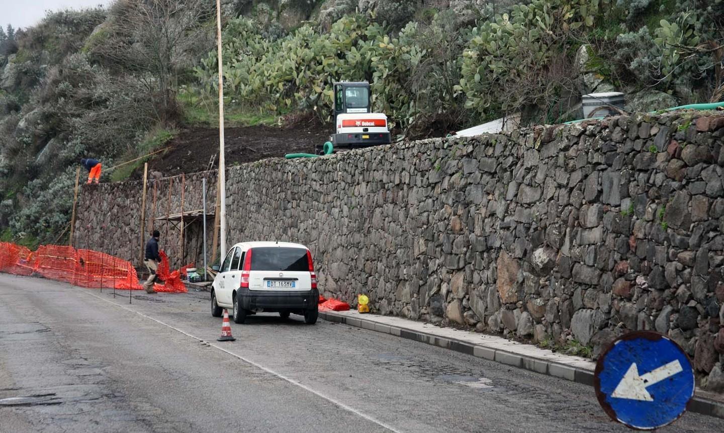 Ricostruito l’antico muretto a secco