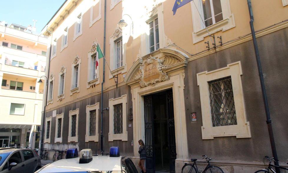 La Procura cerca giovani per otto mesi