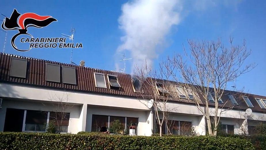 Castelnovo Sotto: casa in fiamme, famiglia evacuata e tre carabinieri intossicati