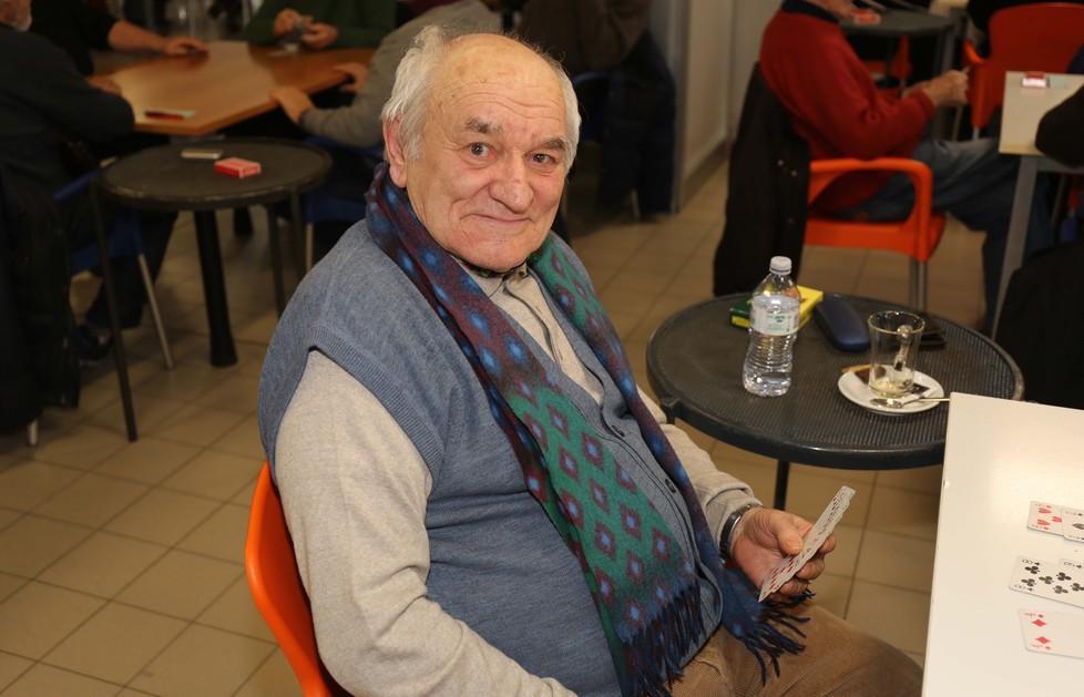La Reggiana fa le condoglianze per la morte del “Mecco”, ma lui sta giocando a carte 