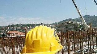 Sorpreso a rubare nel cantiere: viene condannato a un anno