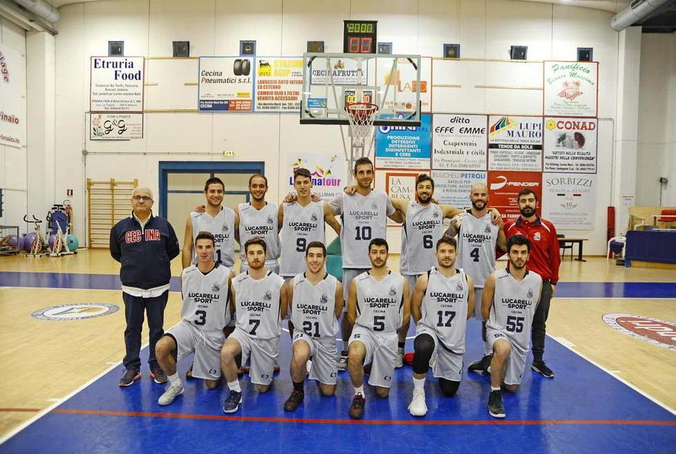 In alto con i piccoli i colori del Cecina Doppio successo U13 