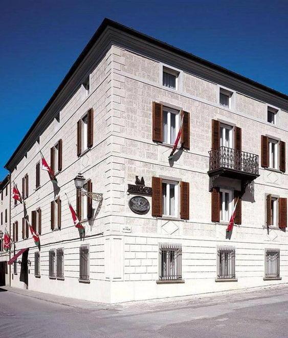 L’ordinanza di rimozione alla Fenice