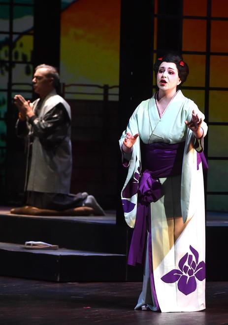 Iris, la fiaba crudele in scena al teatro del Giglio 