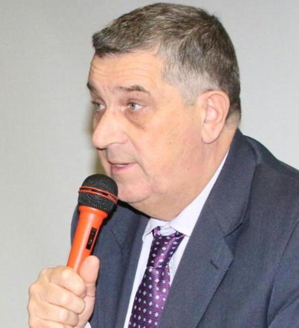 Mungai difende la costruzione del nuovo polo scolastico