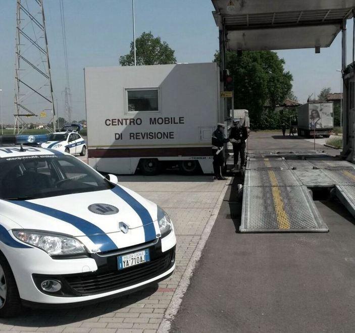 Tir “sequestrato” e tre ladri bloccati dalla municipale