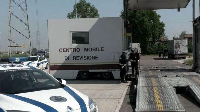 Tir “sequestrato” e tre ladri bloccati dalla municipale