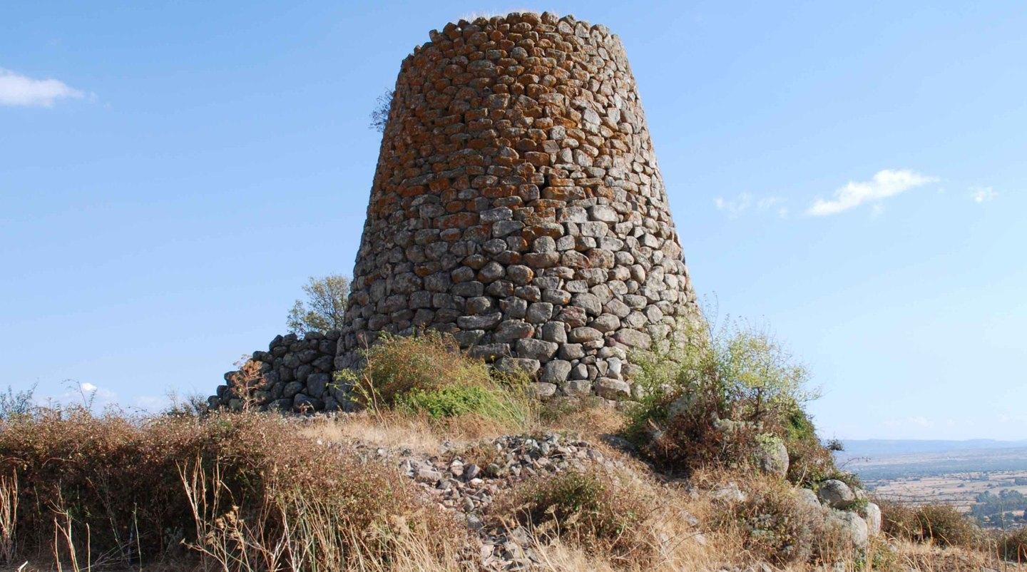 Monta la protesta sui mancati fondi al nuraghe Orolio 