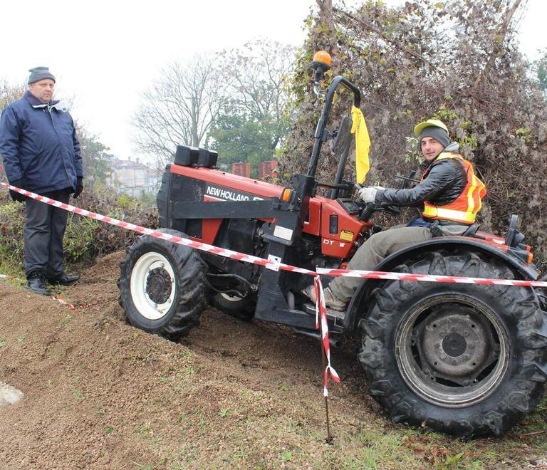 Tanti giovani agricoltori a scuola guida di trattore 