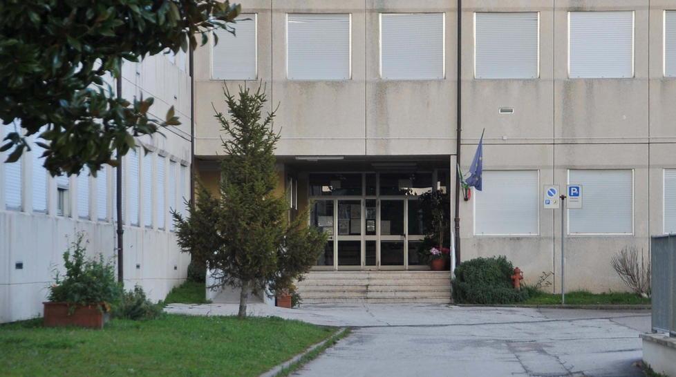 Vermi nei piatti dei bimbi il Comune non farà sconti