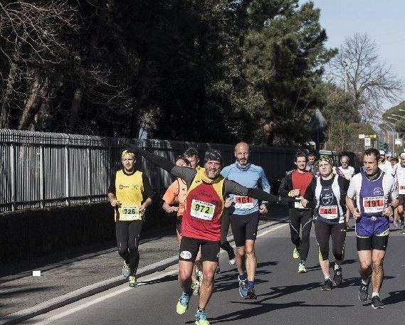 Dal litorale al centro storico Si corre ai piedi del Malaspina