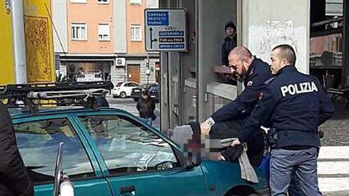 A casa ma con l’obbligo di firma