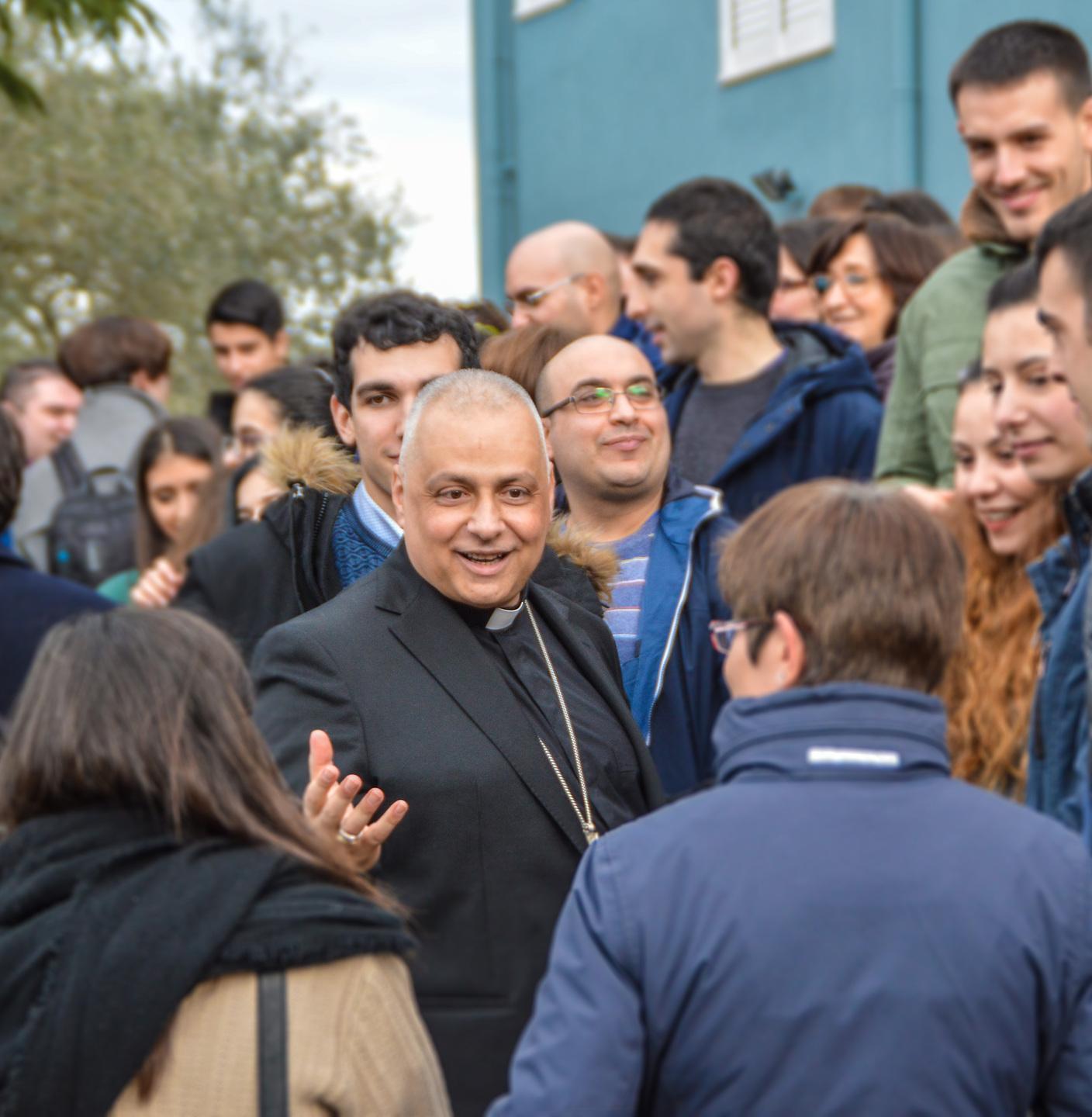 L'arcivescovo di Sassari: «Investiamo sulle persone per far ripartire l’isola» 