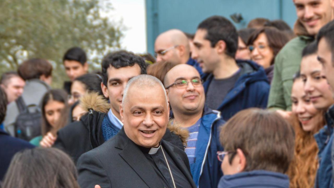 L'arcivescovo di Sassari: «Investiamo sulle persone per far ripartire l’isola» 