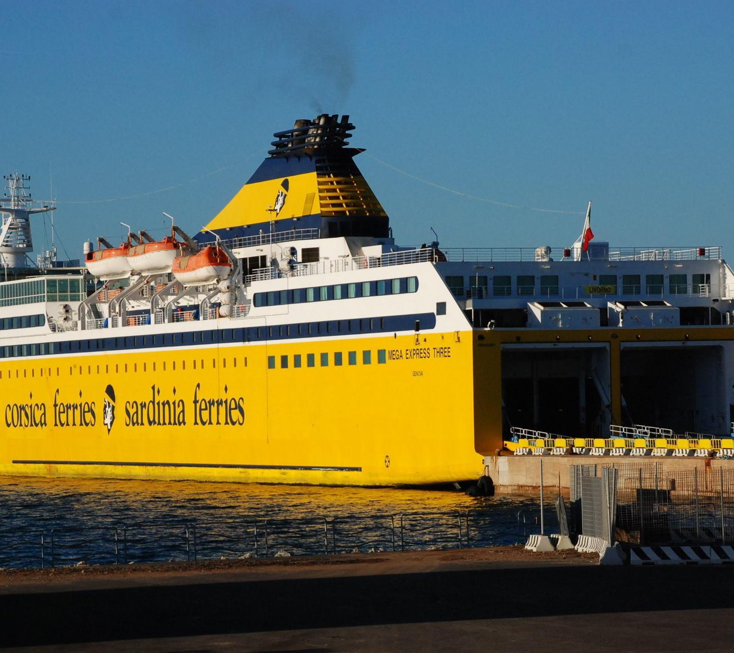 Le navi gialle sulla cresta dell’onda 