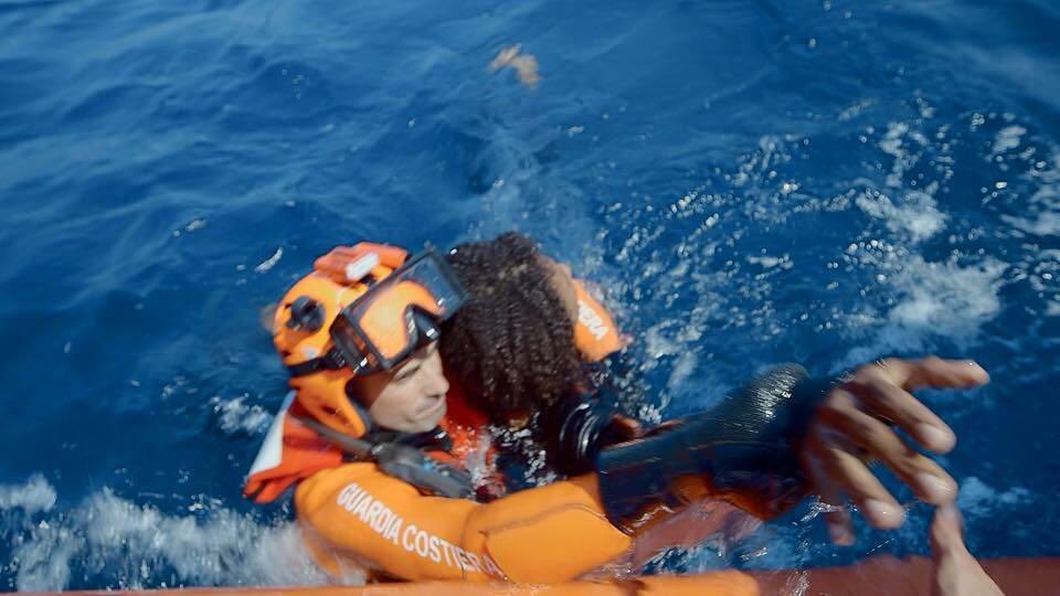 Matteo Gregorio durante un salvataggio