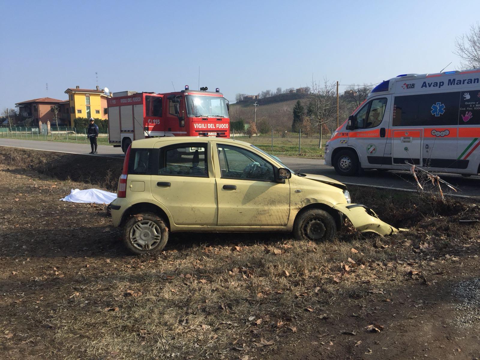 L'auto coinvolta nell'incidente e i soccorsi