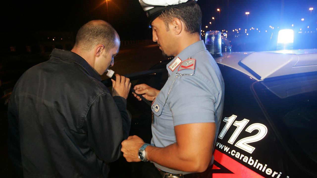 Picchia un carabiniere: "Ho bevuto troppi Negroni"