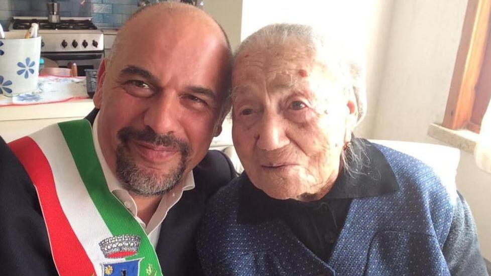 Pina Projetto con il sindaco Paolo Masetti in un selfie di qualche anno fa