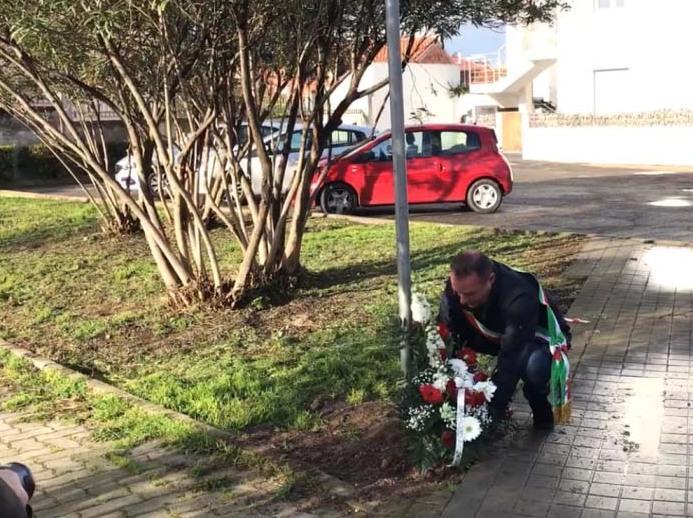 Fiori per i Martiri delle foibe 