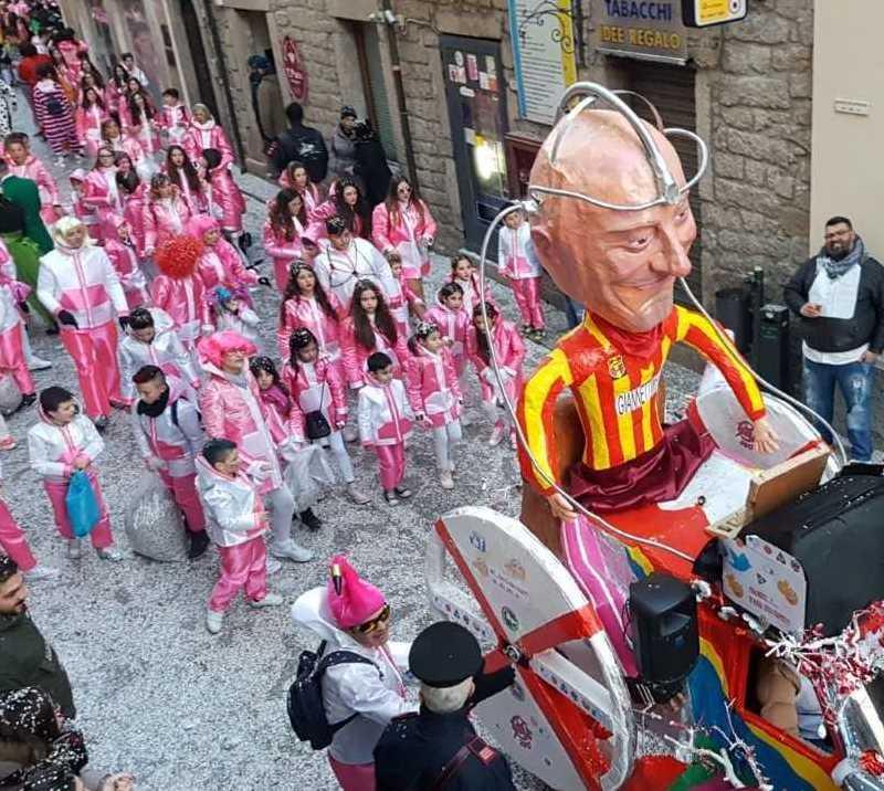 Carnevale, seconda sfilata Re Giorgio sposa Mannena 