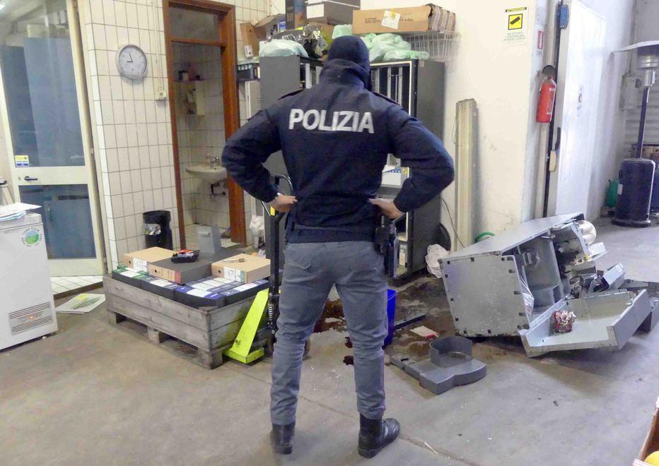 Razzia notturna al Mof. Rubati soldi e computer 