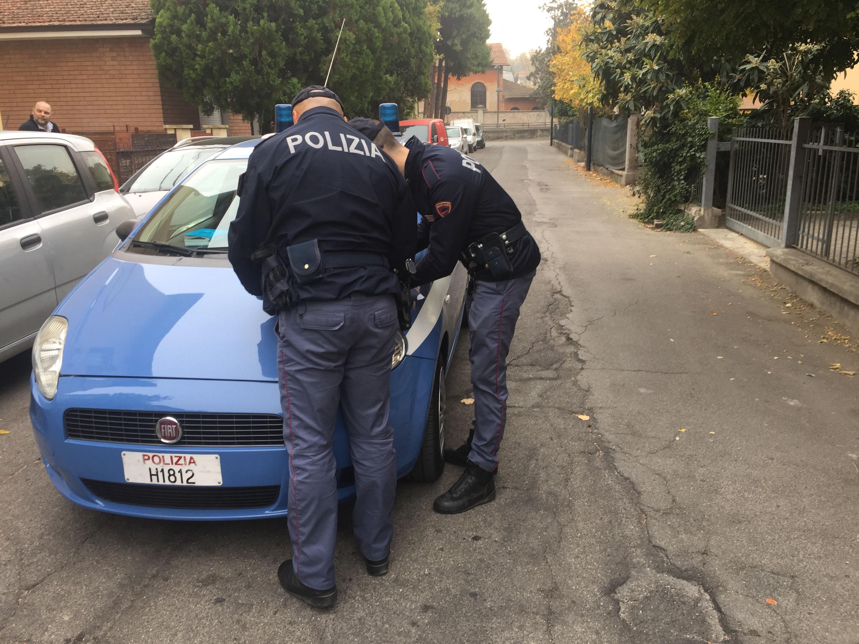 Reggio Emilia, lite per l'auto parcheggiata davanti al garage: spunta un coltello