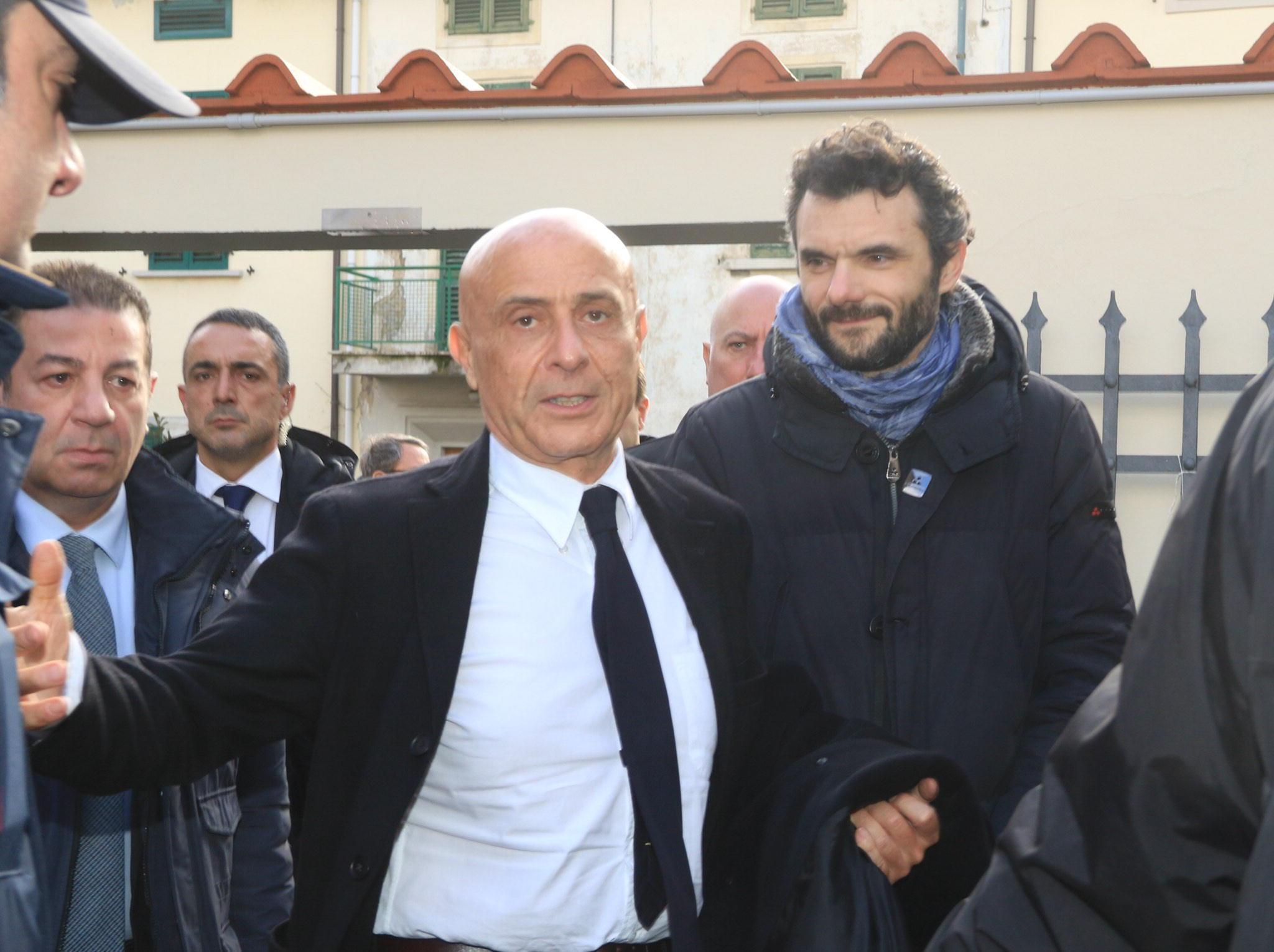 Il ministro Marco Minniti all'arrivo al circolo Favini (foto Sproviero/Batavia)