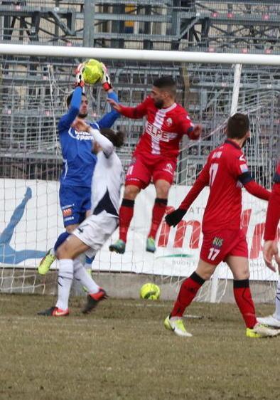Follia arancione Ferrari si fa cacciare e il 3-0 diventa 3-3 