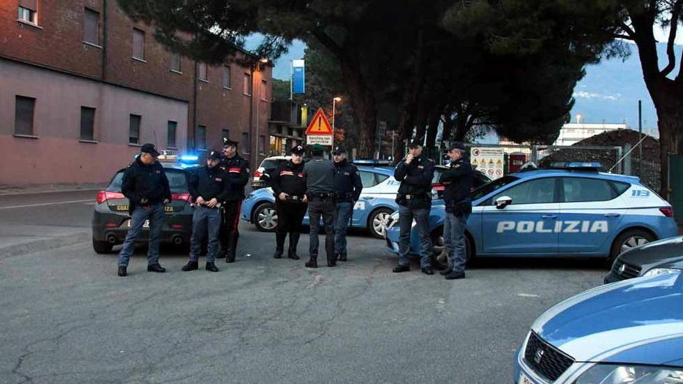 Schiaffi tra i giocatori, i tifosi assediano lo stadio