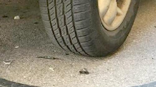 Ubriaco distrugge 3 auto in sosta
