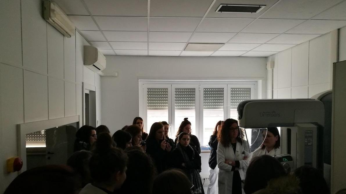 Le ragazze della 5AL del Muratori-San Carlo in visita alla Radiologia del Policlinico