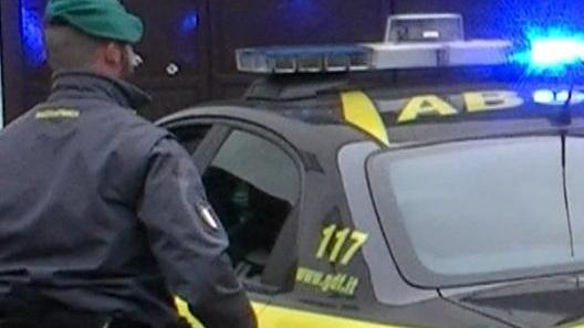 Sequestrati in uno stabile 160 chili di sigarette