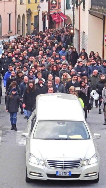 In centinaia per il saluto al giovane catechista morto 