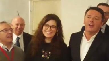 Renzi improvvisa il “tanti auguri a te” per la sindaca Brogi