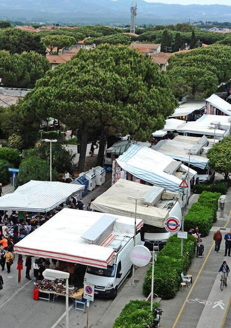 Marina, raccolte 500 firme per non spostare i banchi 