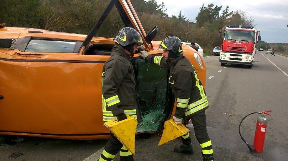 Scontro tra due auto, donna ferita
