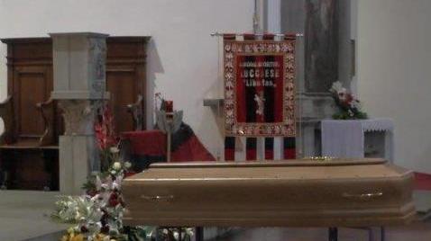 L’abbraccio del popolo rossonero a Maestrelli