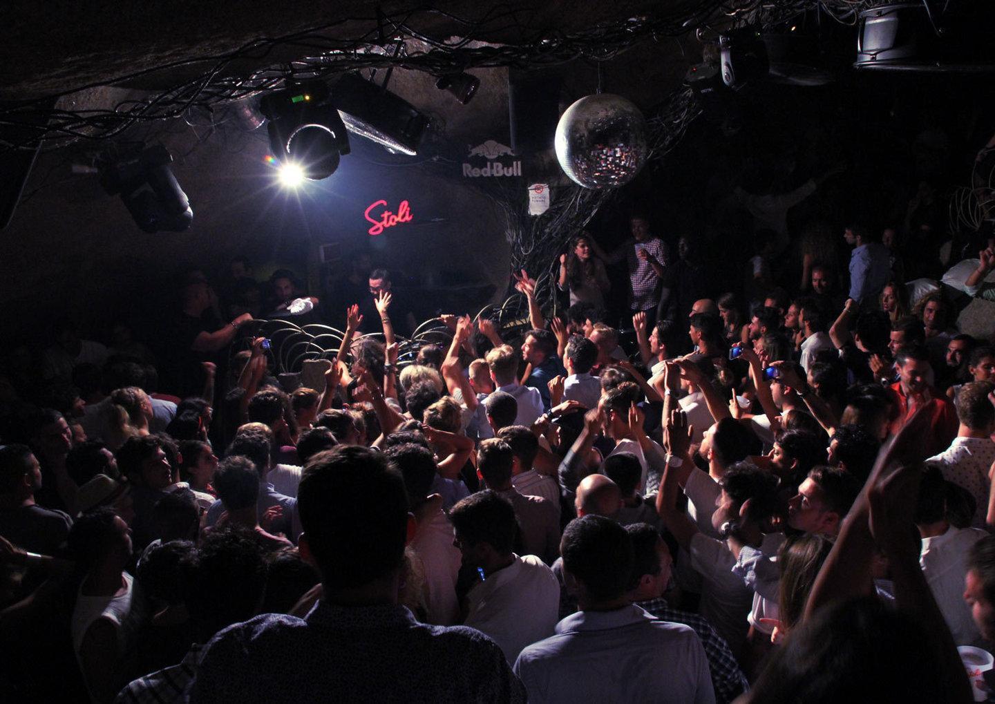 Prendi 9 alla verifica e la discoteca è gratis