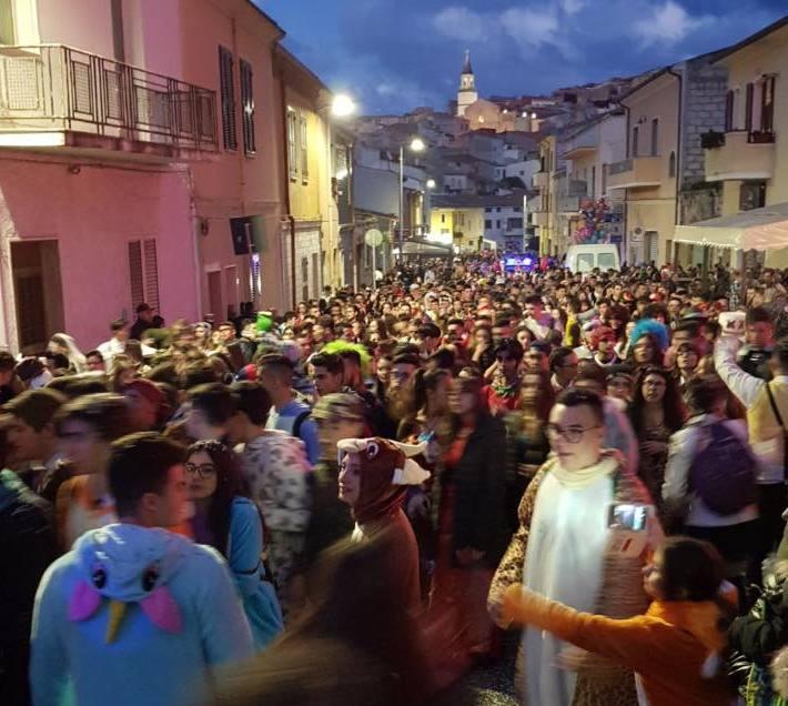 Sennori, tenta di separare due litiganti ma viene pestato