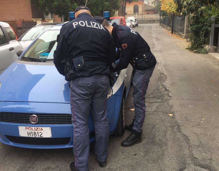 Lite per il parcheggio: spunta un coltello 