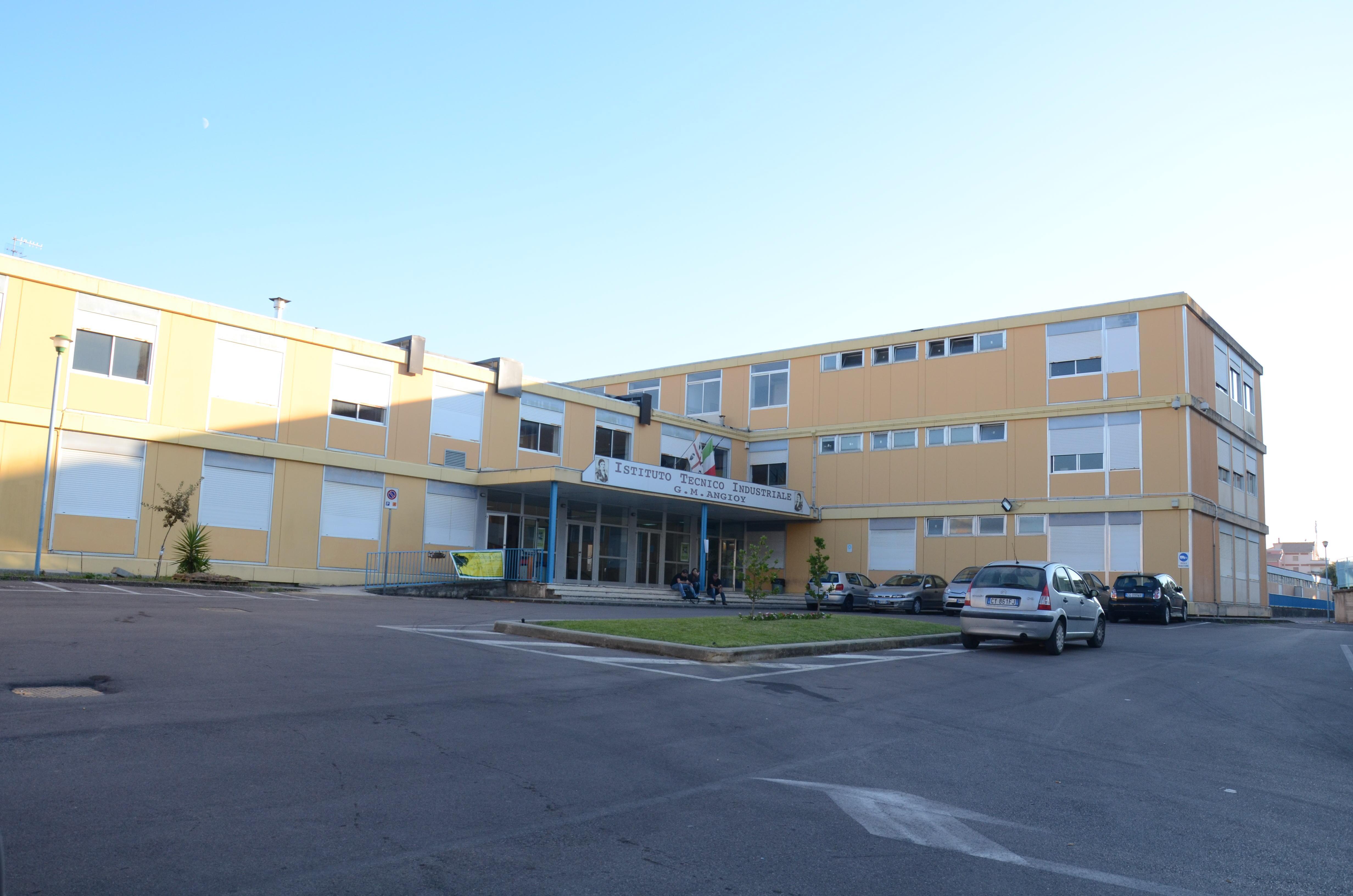 Report sulla scuola sarda, i diplomati degli istituti tecnici: precari e insoddisfatti