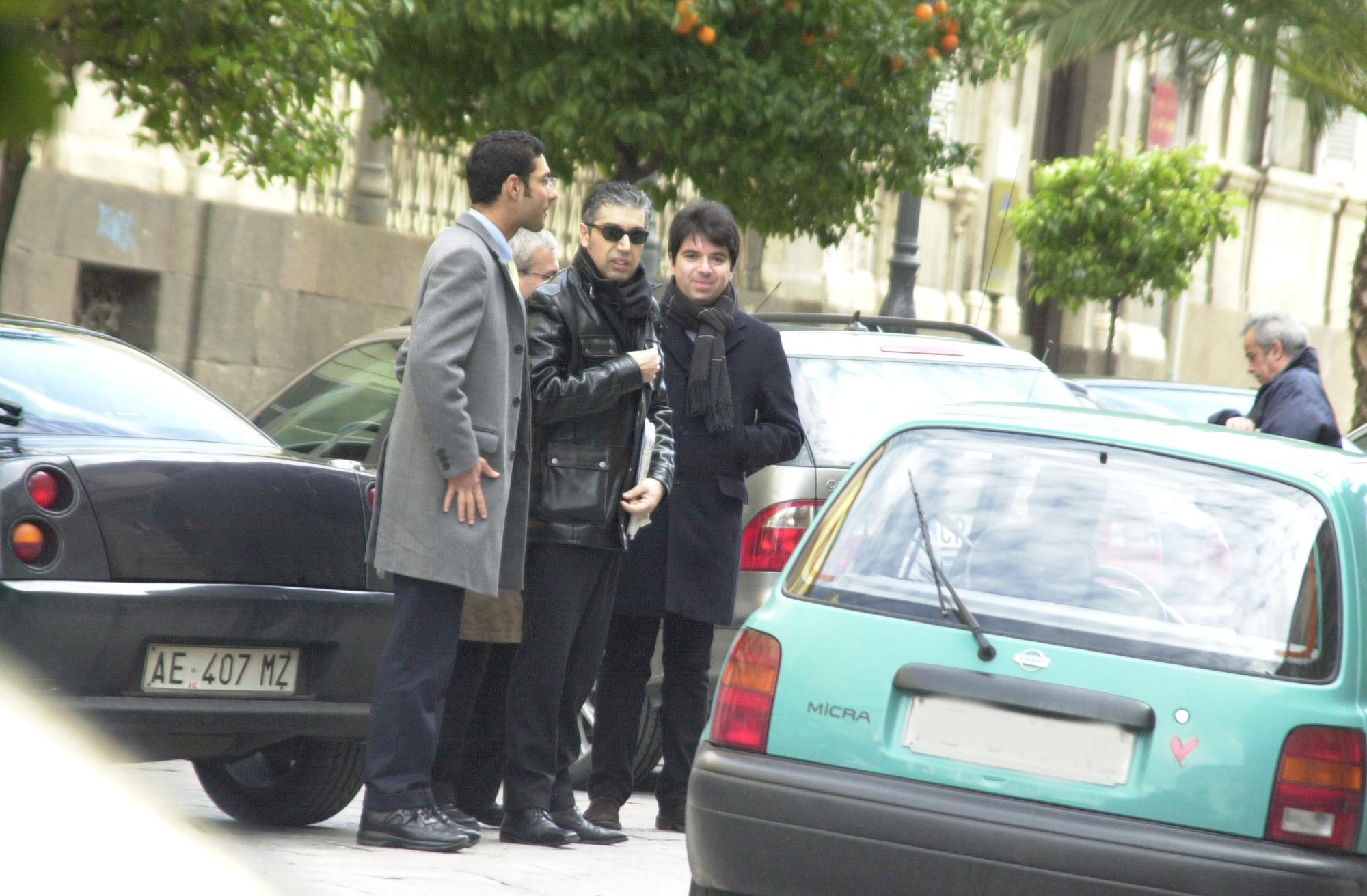 Salvatore Campus con i suoi avvocati in una foto del 2009