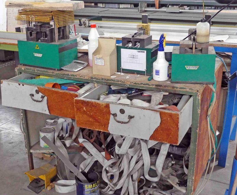 Spaccata nel laboratorio, rubati attrezzi e computer 