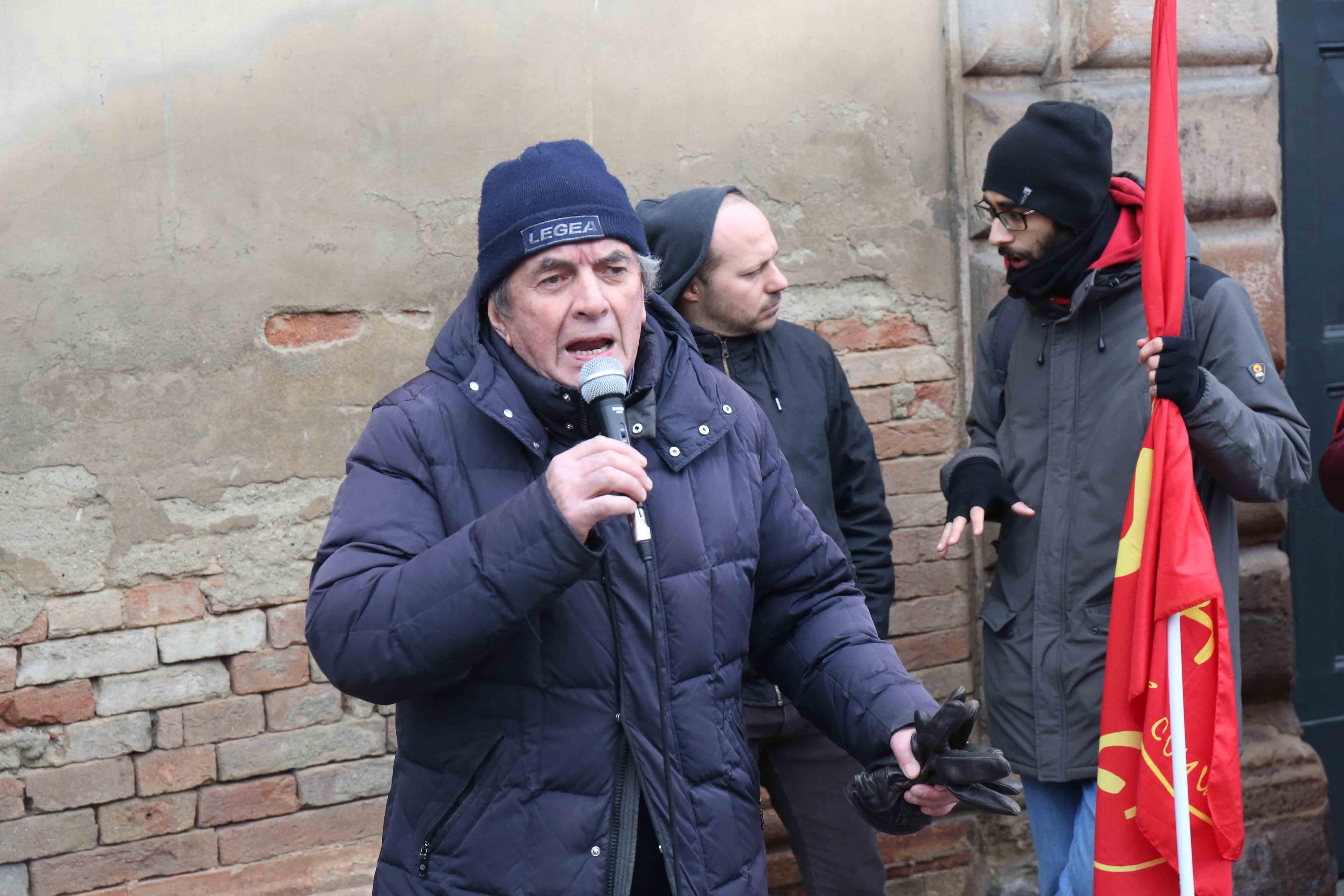 Reggio Emilia, l'ex Br Paroli: "Quella specie di leghista non si permetta di propormi punizioni" 