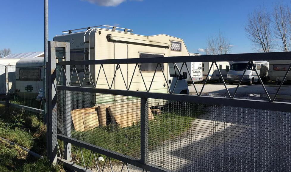 Ladri messi in fuga dopo il tentativo di furto del camper