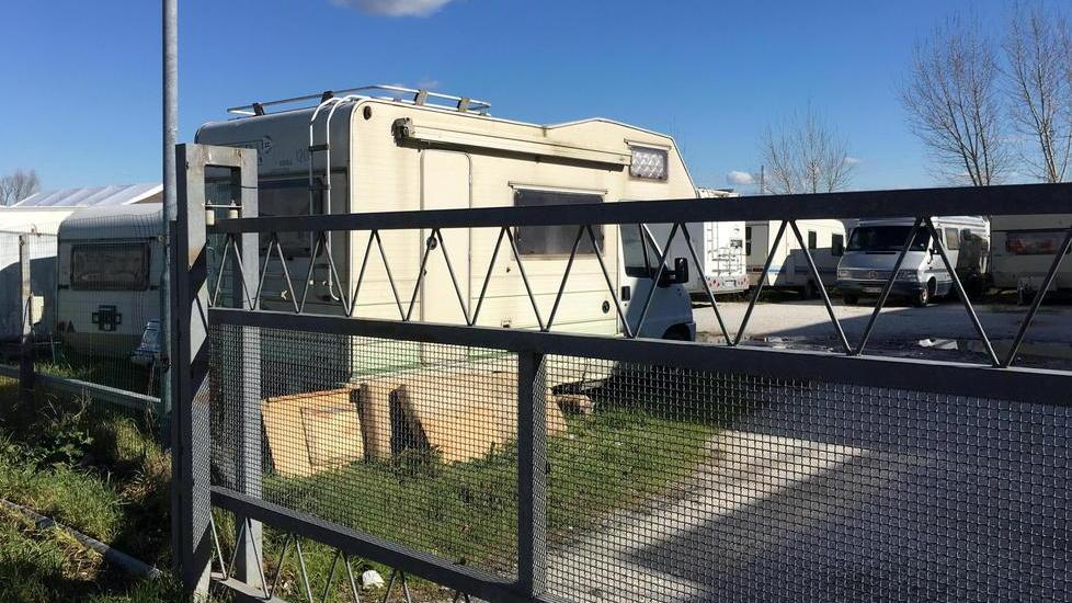 Ladri messi in fuga dopo il tentativo di furto del camper